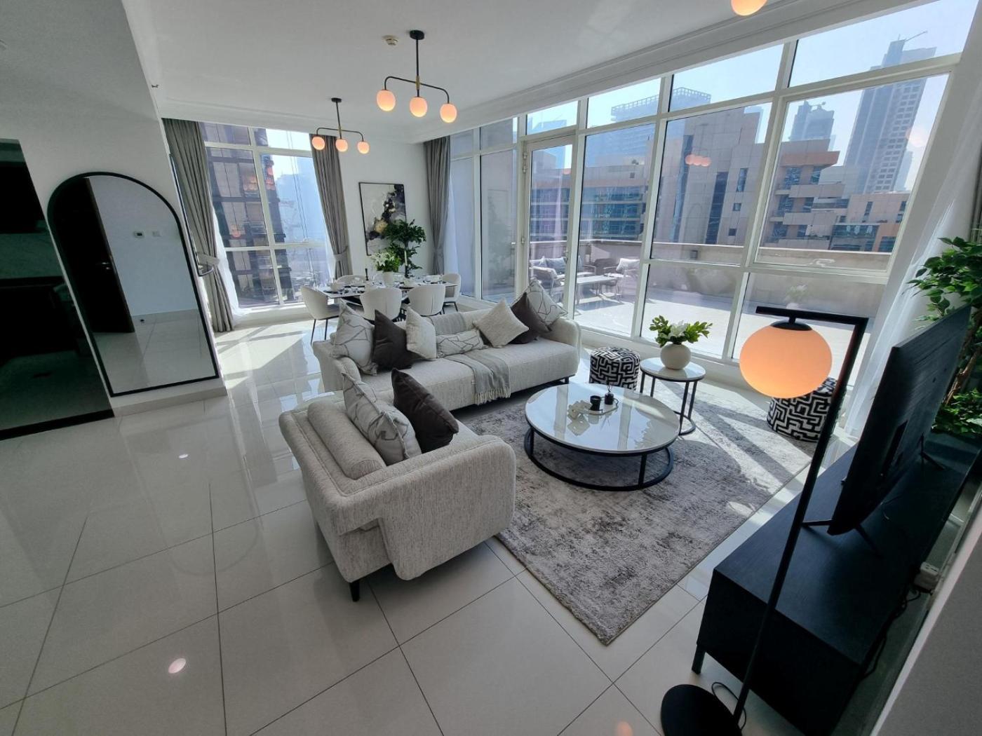 Majestic Tower Apartment Dubai