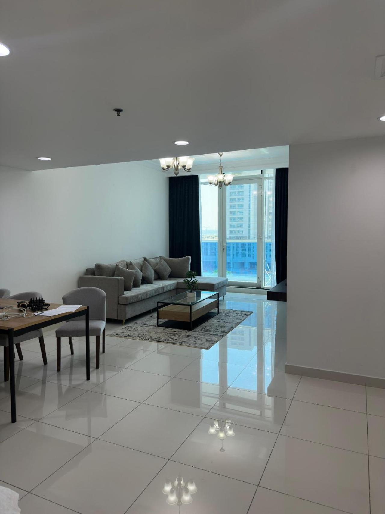 Majestic Tower Apartment Dubai